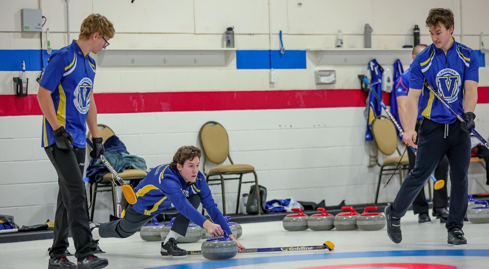 Voyageurs team preparing to throw a rock - Laurel Jarvis