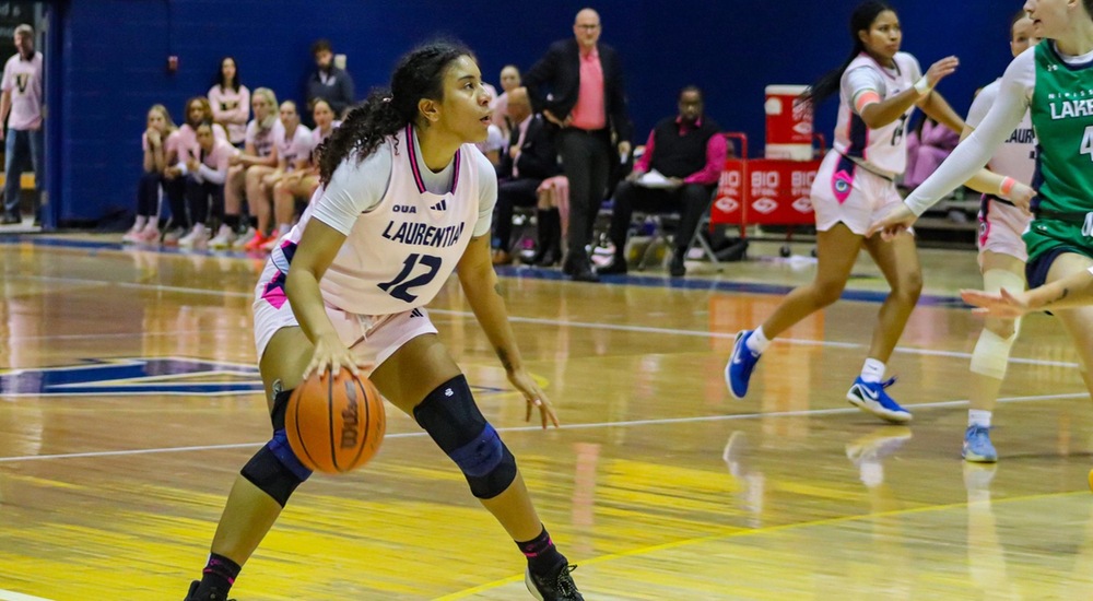 Claudia Pellerin lining up a shot - Tyra Swan