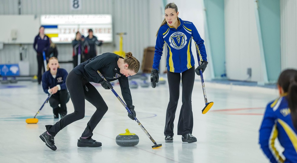 The women's curling team at the OUA Championships - Laurel Jarvis