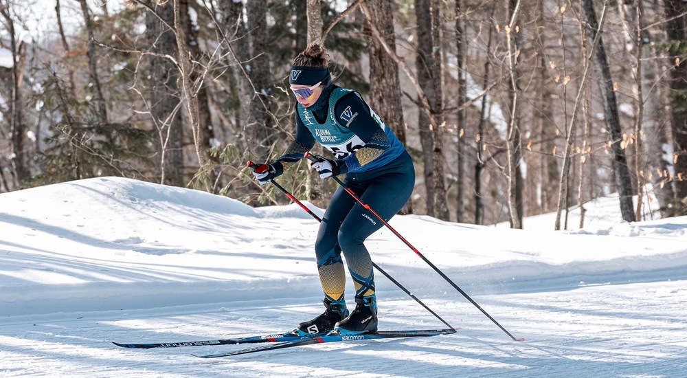 Voyageurs in Women's OUA Championship - Bob Davies